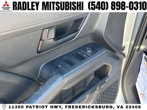 Used 2025 Toyota Tacoma SR5 AWD/4WD image 5