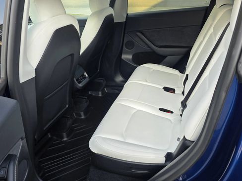 Used 2025 Tesla Model Y Long Range AWD/4WD image 11