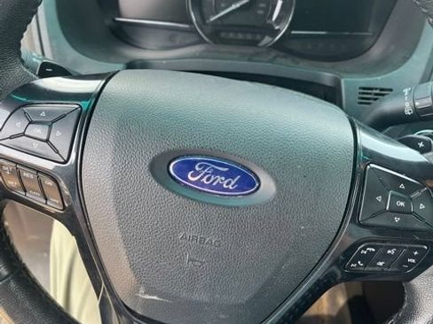 Used 2017 Ford Explorer XLT w/ Equipment Group 202A AWD/4WD image 4