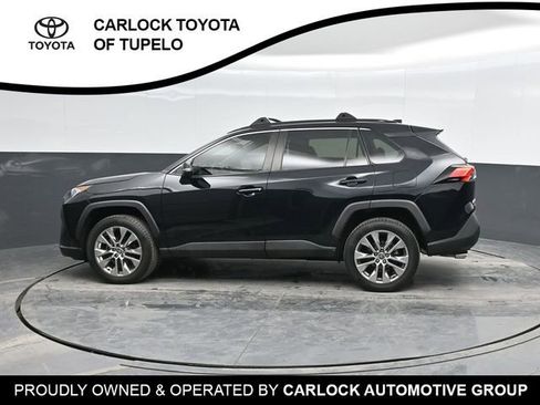 Used 2021 Toyota RAV4 XLE Premium image 8