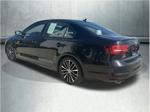 Used 2015 Volkswagen Jetta Sport FWD image 3