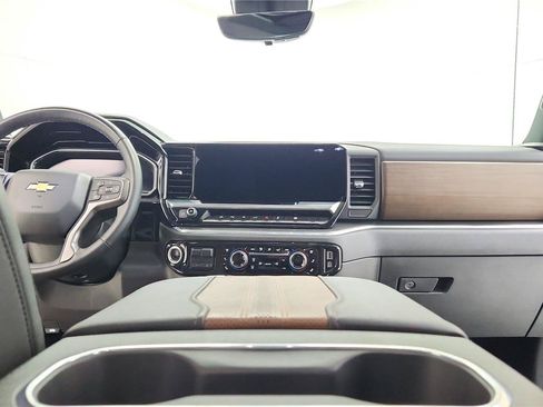 Used 2024 Chevrolet Silverado 1500 High Country w/ Technology Package AWD/4WD image 19