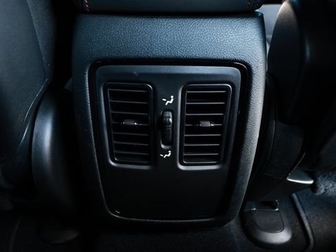 Used 2024 Dodge Durango GT RWD image 29