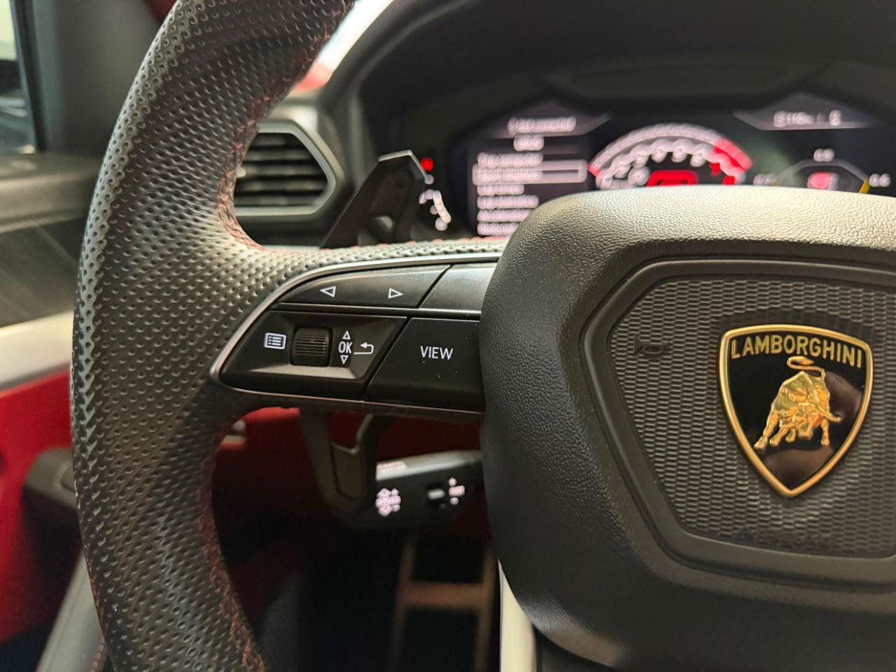 Used 2020 Lamborghini Urus AWD/4WD image 34