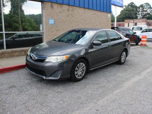 Used 2012 Toyota Camry LE FWD image 2