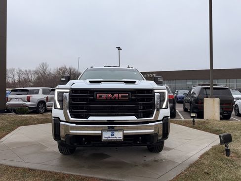 Used 2024 GMC Sierra 2500 Pro w/ Convenience Package image 11
