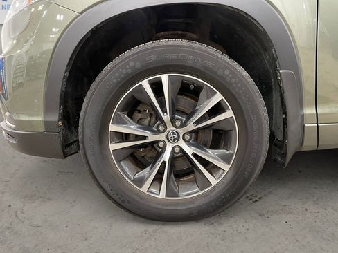 Used 2016 Toyota Highlander XLE AWD/4WD image 14