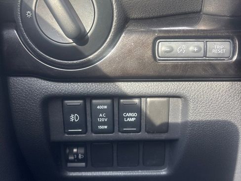 Used 2019 Nissan Titan SV w/ SV Convenience Package image 20