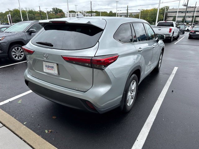 Used 2021 Toyota Highlander LE AWD/4WD image 6