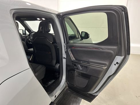 Used 2022 Rivian R1T Adventure image 19