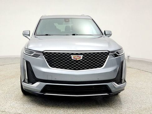 Used 2025 Cadillac XT6 Premium Luxury image 2