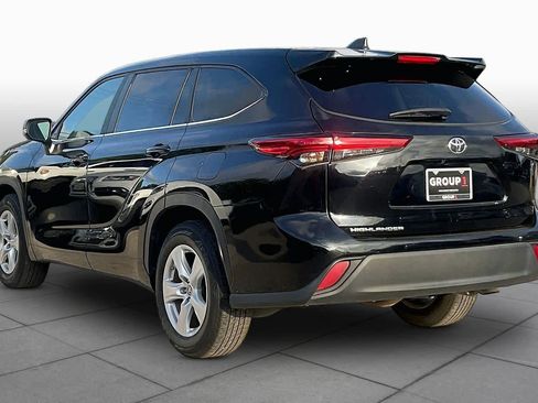 Used 2023 Toyota Highlander L FWD image 12