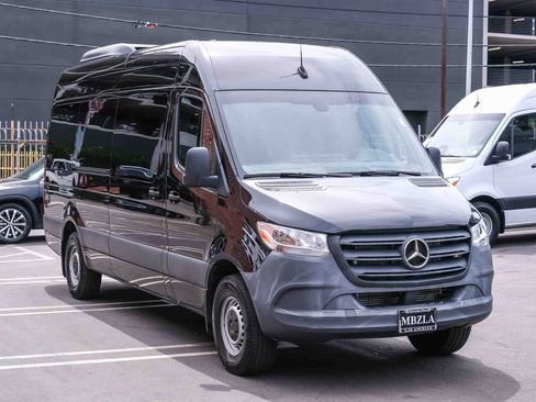 Used 2022 Mercedes-Benz Sprinter 2500 image 3