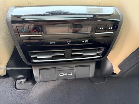 Used 2023 Acura MDX SH-AWD image 26