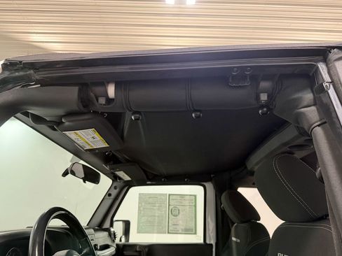 Used 2018 Jeep Wrangler Rubicon w/ Trailer Tow Group AWD/4WD image 10