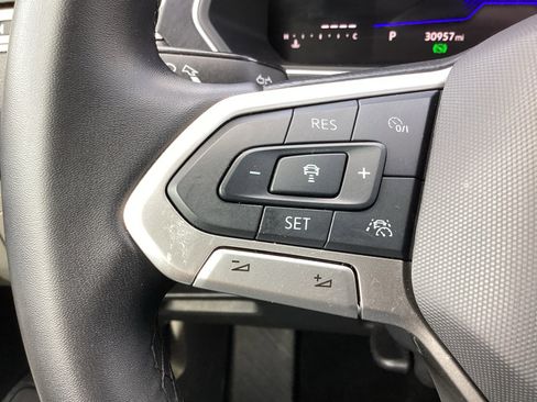 Used 2024 Volkswagen Tiguan SE image 31