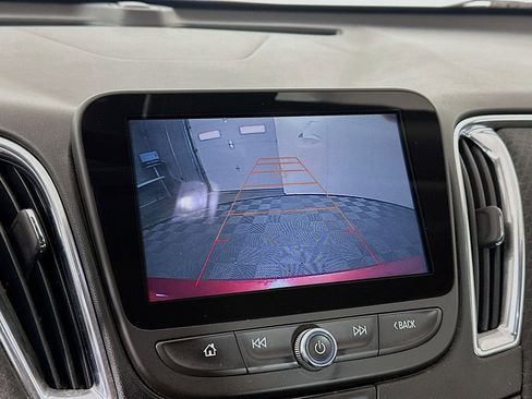 Used 2016 Chevrolet Malibu LT image 13