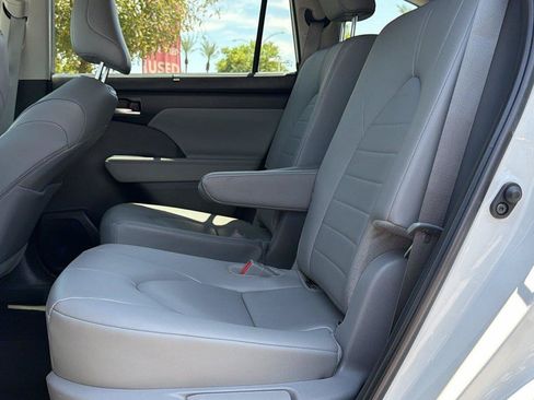 Certified 2025 Toyota Highlander XLE FWD image 29