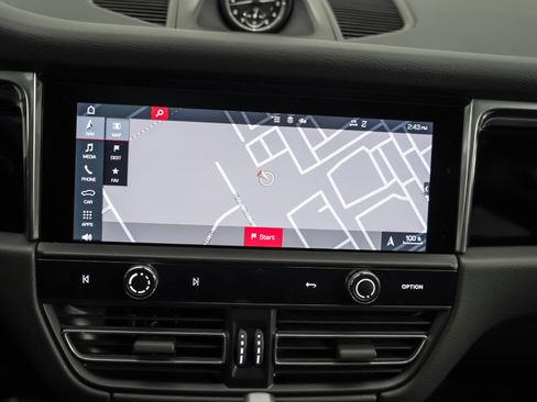 Certified 2025 Porsche Macan image 22