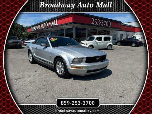 Used 2009 Ford Mustang Convertible image 1