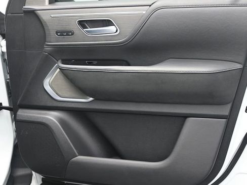 Used 2025 INFINITI QX80 Sensory image 44