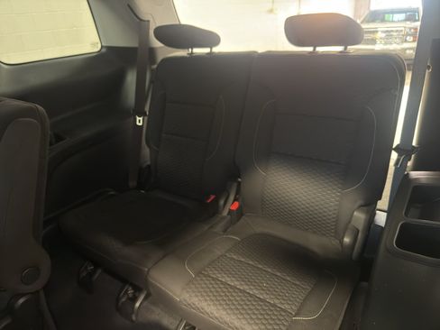 Used 2017 GMC Acadia SLE AWD/4WD image 30