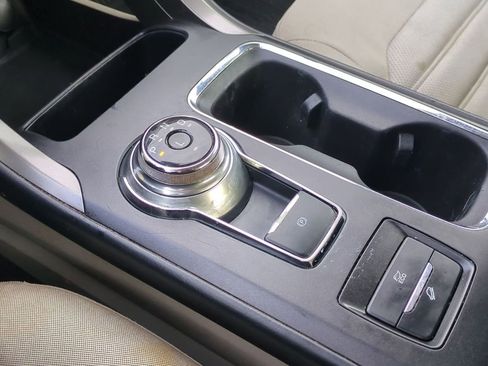 Used 2017 Ford Fusion SE image 33