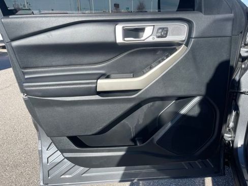 Used 2023 Ford Explorer Limited w/ Equipment Group 301A image 20