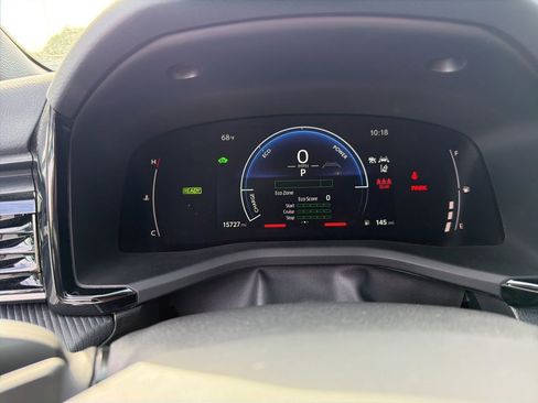 Used 2025 Toyota Camry SE w/ Convenience Package image 12