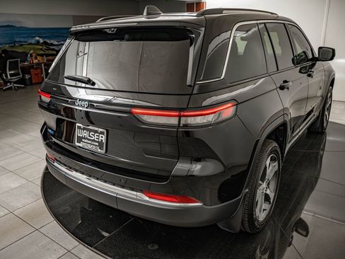 Used 2022 Jeep Grand Cherokee Limited 4xe w/ Luxury Tech Group II AWD/4WD image 15