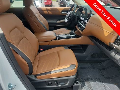Used 2025 Nissan Pathfinder Platinum FWD image 20