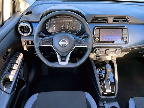 Used 2025 Nissan Versa SV image 6