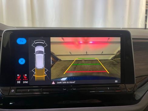 Certified 2025 Volkswagen Atlas SEL image 18