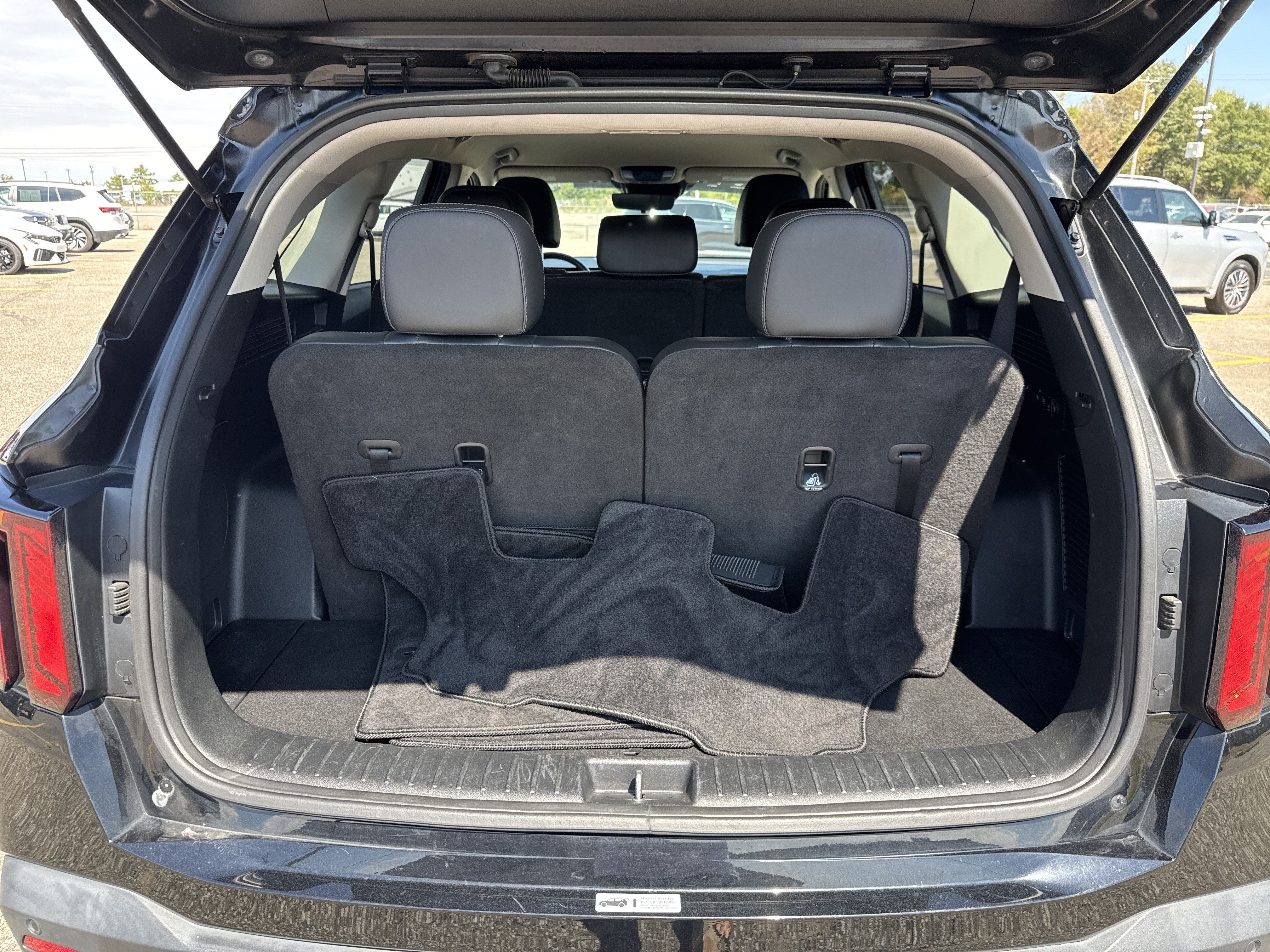 Used 2024 Kia Sorento S AWD/4WD image 8