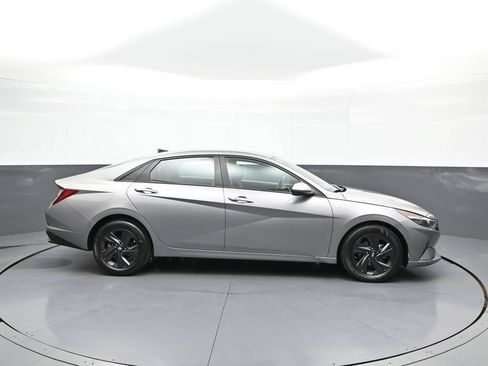 Certified 2023 Hyundai Elantra SEL w/ Preferred Accessory Package FWD image 5