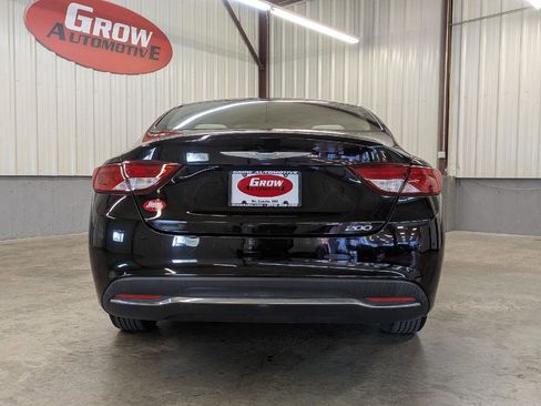 Used 2015 Chrysler 200 Limited image 10
