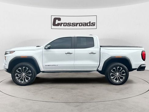 Used 2024 GMC Canyon Denali image 2