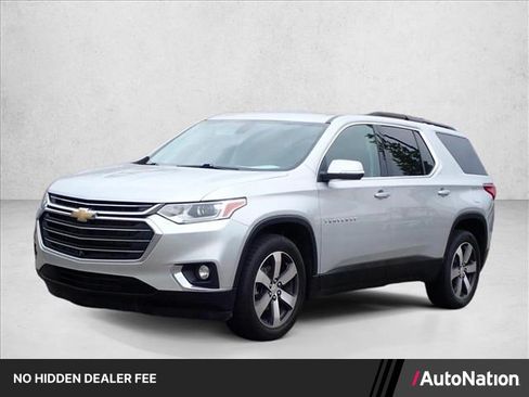 Used 2021 Chevrolet Traverse LT w/ LT Premium Package AWD/4WD image 1