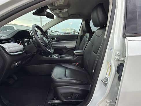 Used 2022 Jeep Compass Latitude image 12