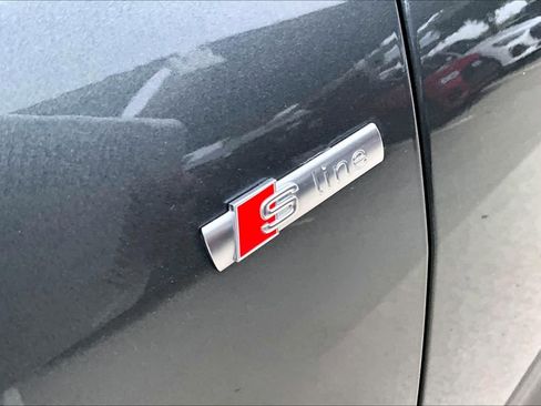 Used 2019 Audi Q8 Premium Plus w/ Premium Plus AWD/4WD image 15