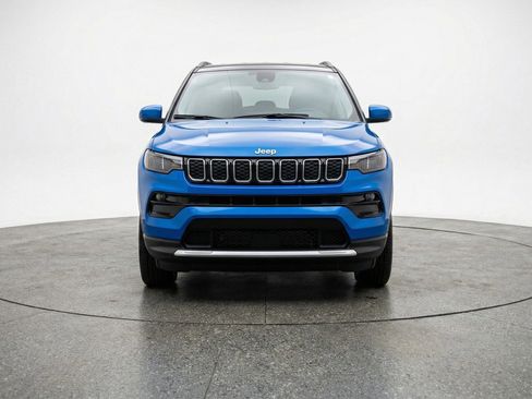 Used 2025 Jeep Compass Limited image 2