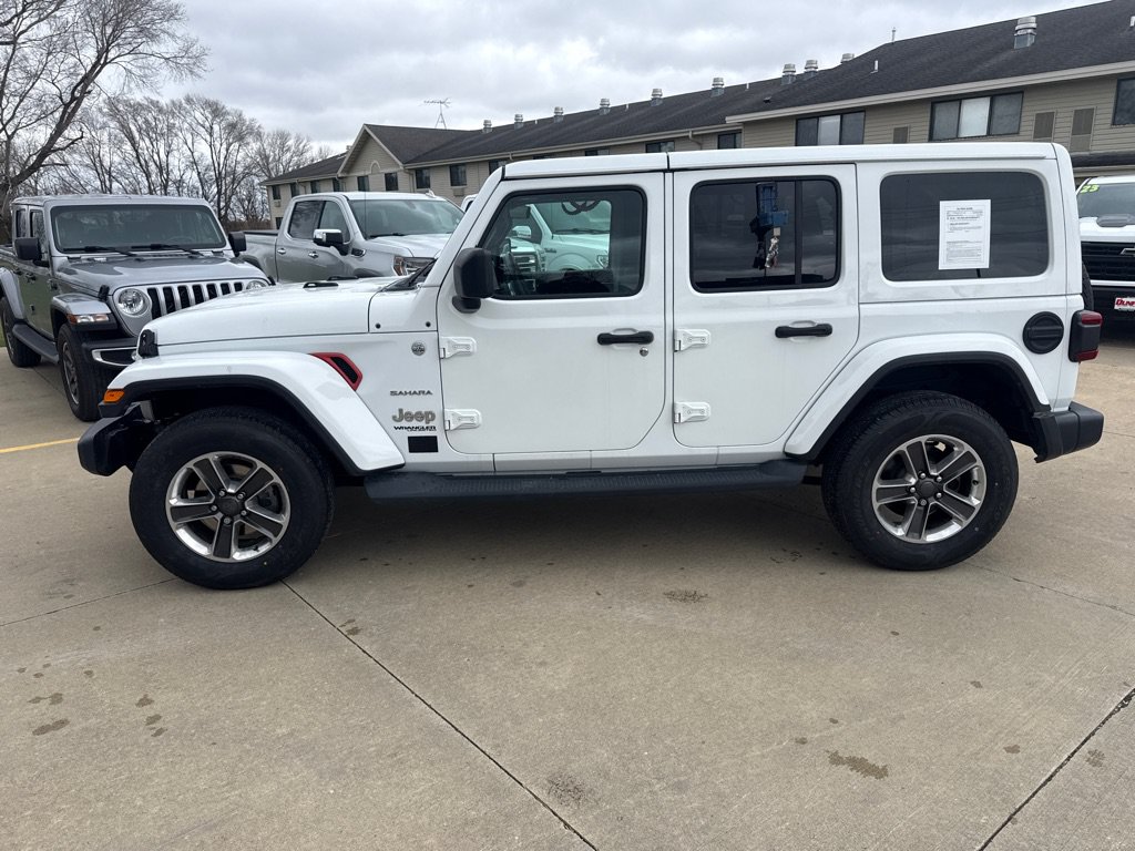 Used 2019 Jeep Wrangler Unlimited Sahara w/ Dual Top Group AWD/4WD image 2