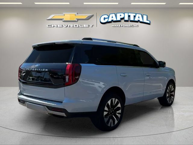 Used 2025 Ford Expedition Platinum w/ Driver's Package AWD/4WD image 5