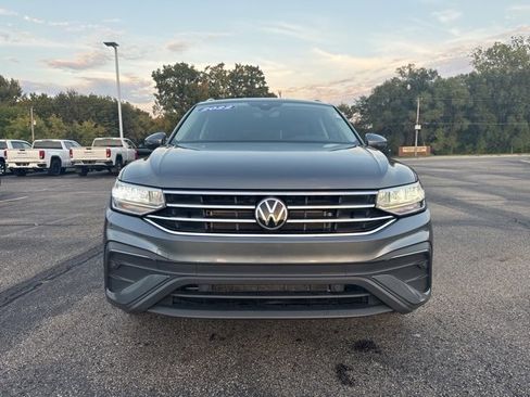 Used 2022 Volkswagen Tiguan SE image 8