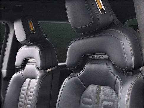 Used 2022 Rivian R1T Launch Edition image 13