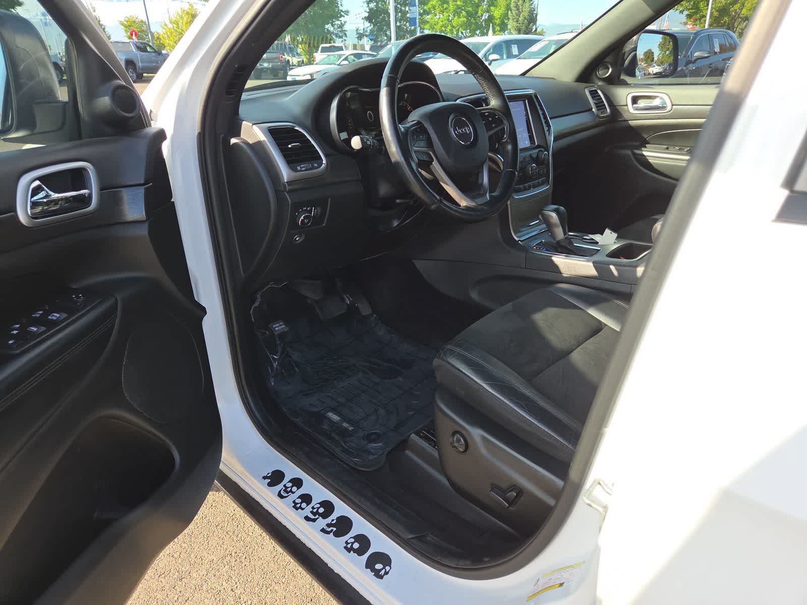 Used 2018 Jeep Grand Cherokee Altitude AWD/4WD image 10