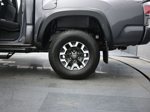 Used 2020 Toyota Tacoma TRD Off-Road w/ Technology Package image 19