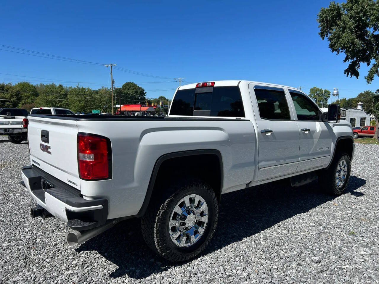 Used 2017 GMC Sierra 2500 Denali w/ Duramax Plus Package AWD/4WD image 8