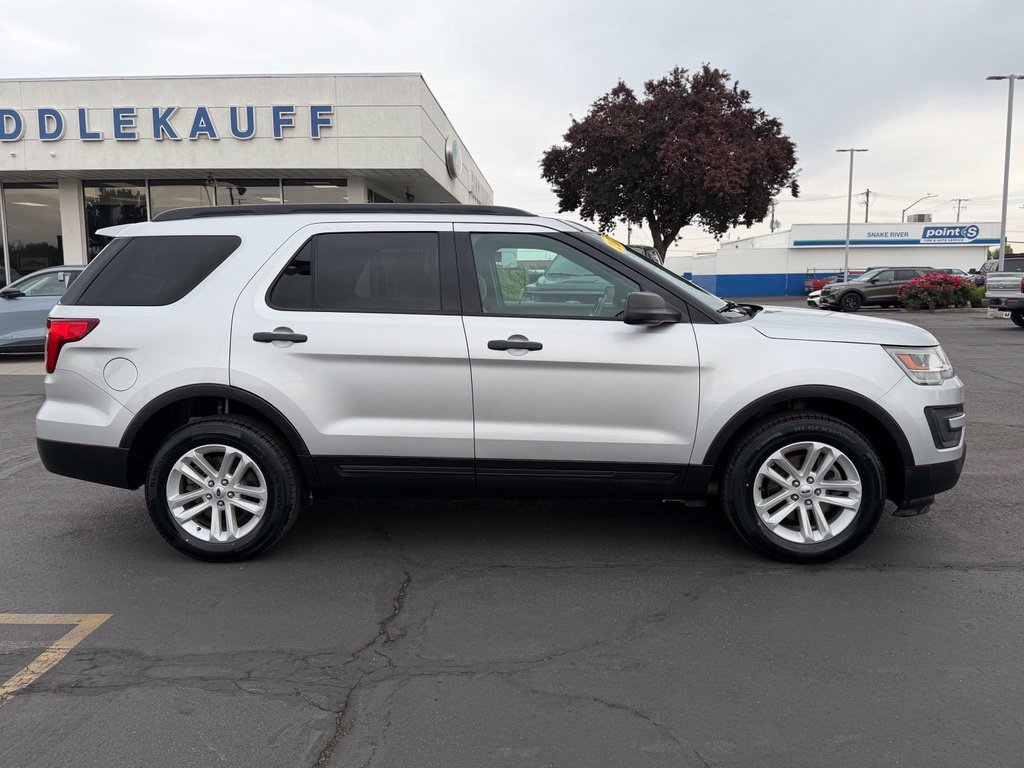 Used 2017 Ford Explorer 4WD image 2