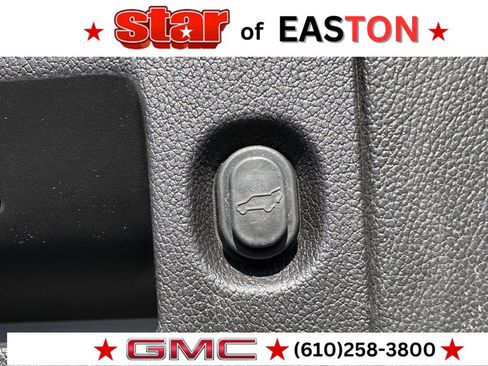 Used 2018 GMC Yukon XL SLE w/ SLE Value Package image 33